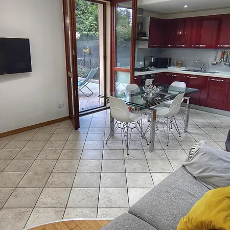 Giardino Erasmo דירה *